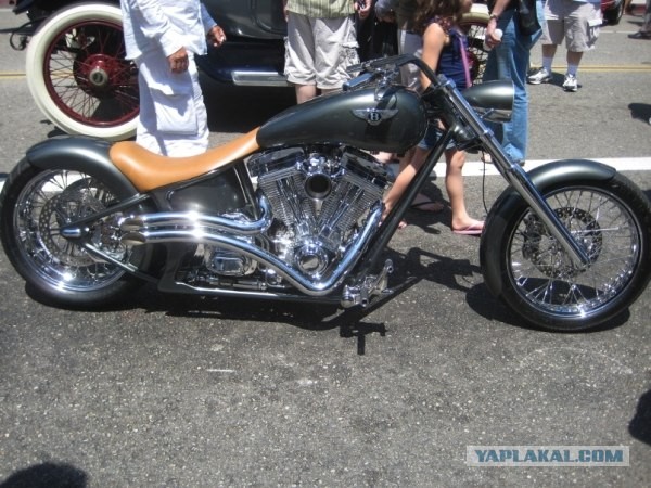 Чоппер Bentley - кастом мотоцикл с Flying B