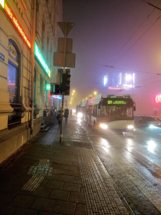 Троллейбус в разных странах