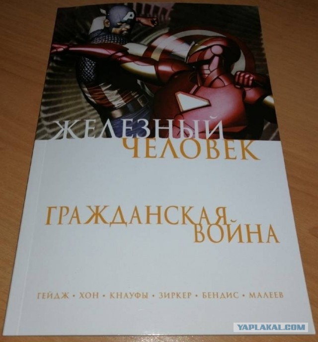 Роберта Дауни-младшего, известного ролью Железного человека, раскритиковали за носки с надписью "Россия"
