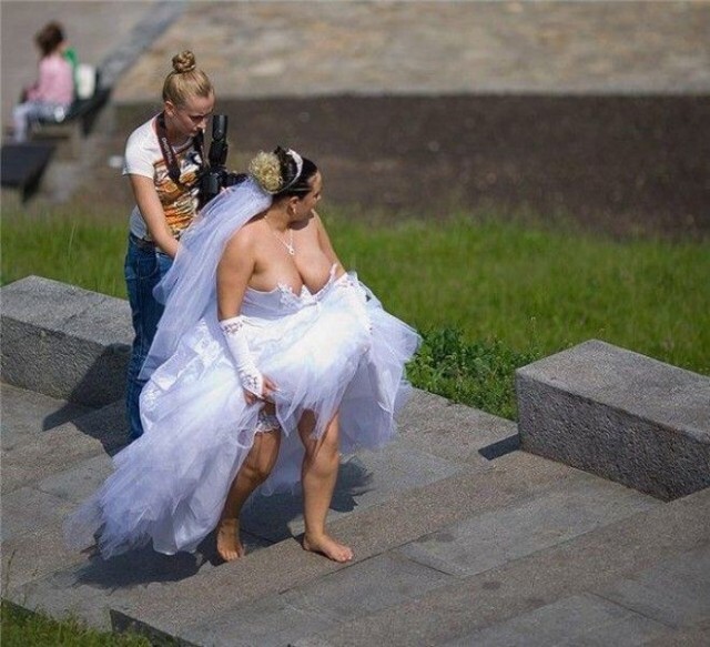 А обещал незабываемую фотосессию, шаромыжник