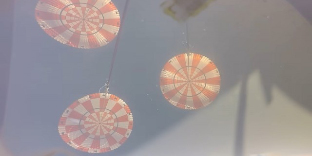 NASA показало видео с корабля Orion, входящего в атмосферу Земли на скорости 40 000 км/ч