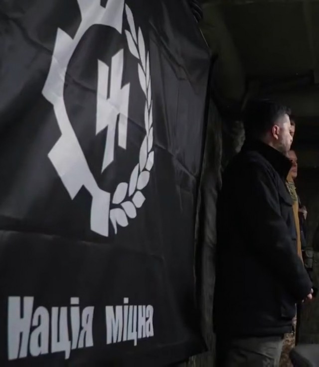 Наградил