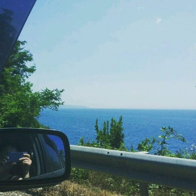 Еду в абхазию на машине. Абхазия путешествие на машине. Дорога из Сочи в Абхазию на машине. Путешествие Абхазия на авто. Вид из окна машины Абхазия.