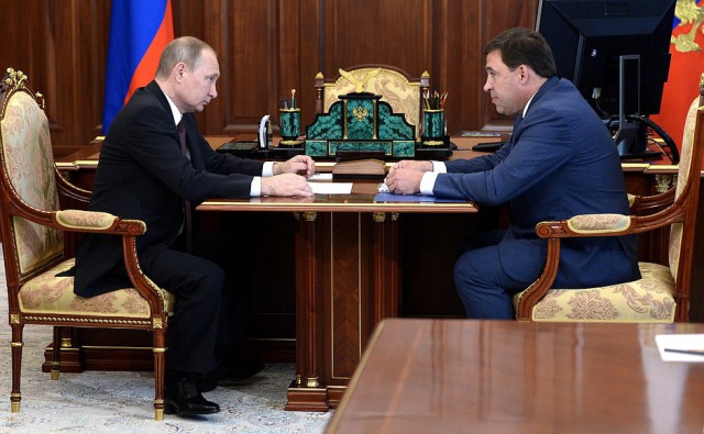 Теория заговора: Японский журналист обнаружил исчезновение Путина по расположению карандашей и шнурков