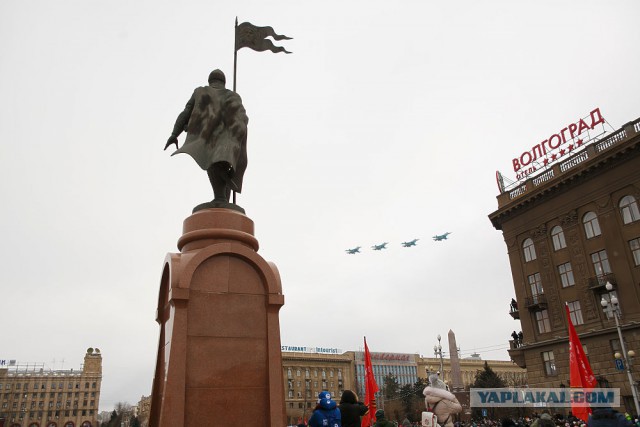 Военный парад в честь 75-летия Сталинградской победы в Волгограде