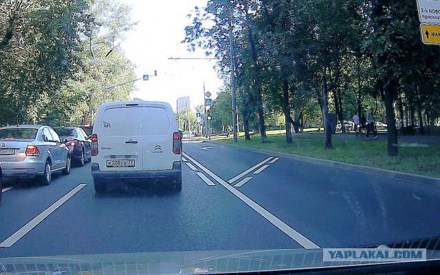 Нужно ли уступать автобусу?