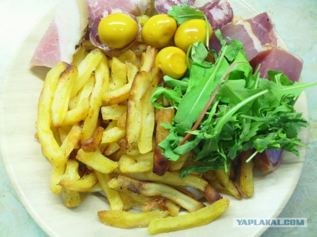 Жареный картофель. Кулинария.