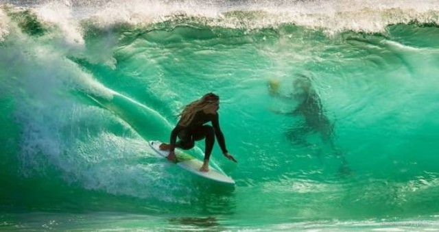Сёрфинг: Девушка на доске