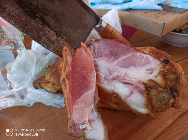 Люблю повеселиться. а особенно - пожрать.