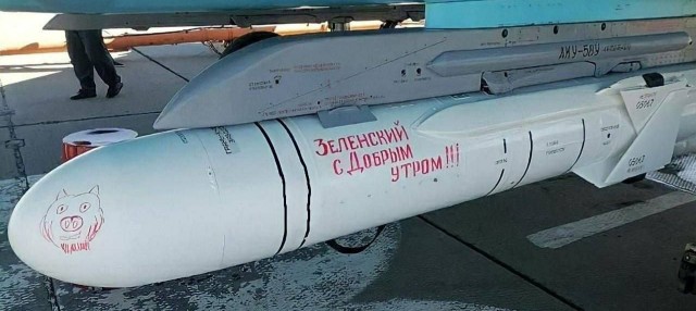 Над  ̶к̶е̶м̶ чем смеётся Медведев?