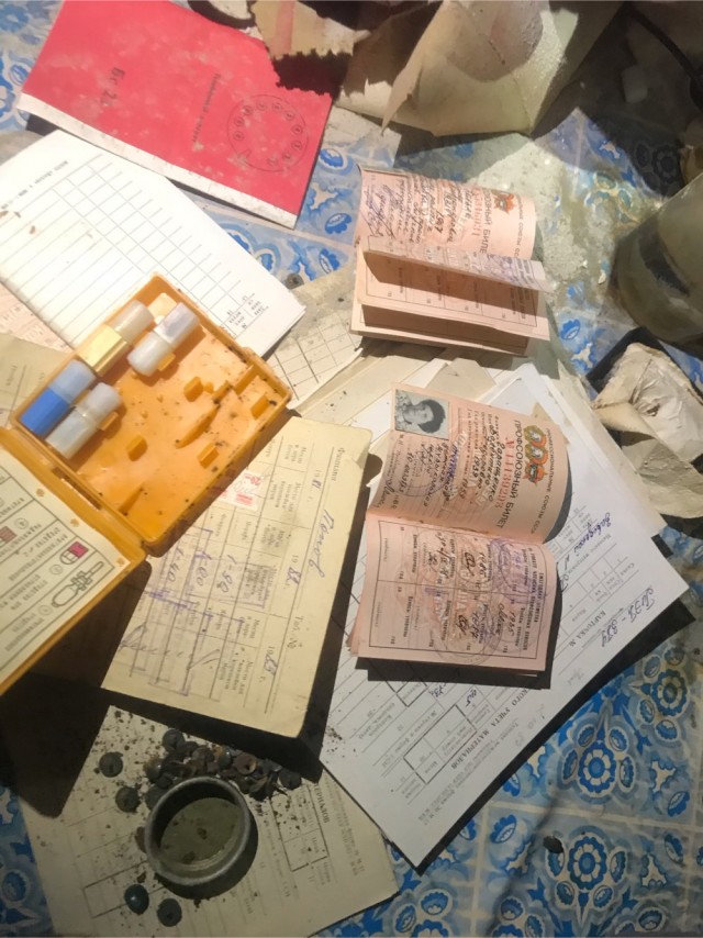 Это заброшенное советское убежище не успели разграбить мародёры и оно сгнило со всем содержимым
