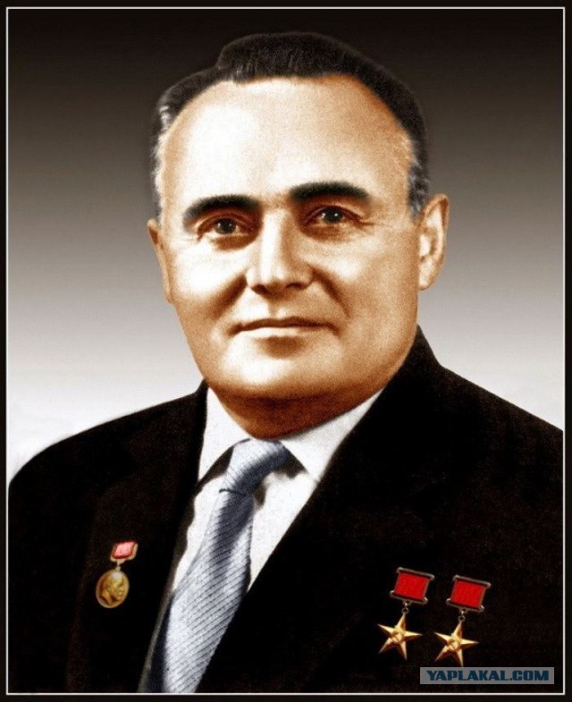 С праздником всех! С днем космонавтики!