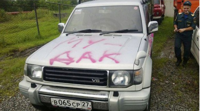 Между двух огней