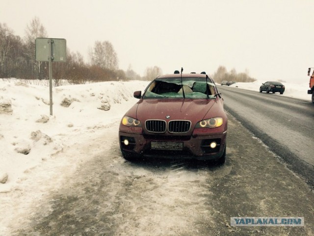 Водитель КамАЗ убил досками водителя BMW X6