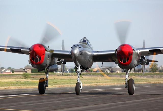 Многоцелевой истребитель P-38 «Lightning»