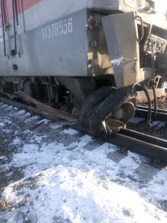 Эльдар, УАЗ и поезд