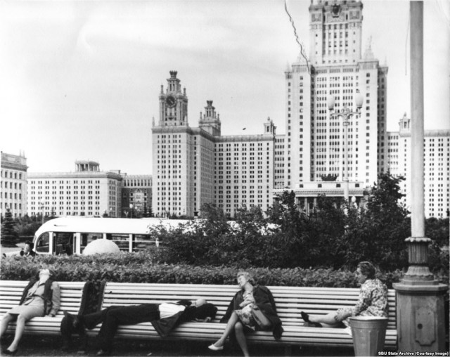 Как французский шпион годами фотографировал СССР, и как его фотографировал КГБ