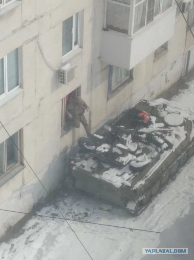 Обнаружили девушку, которую фотографы засняли на развалинах роддома в Мариуполе.
