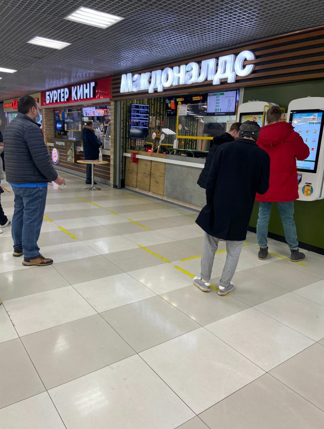 Очереди в последний день работы «Макдональдс»