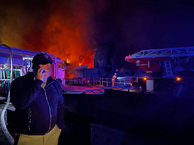 В Севастополе возник пожар после ракетной атаки