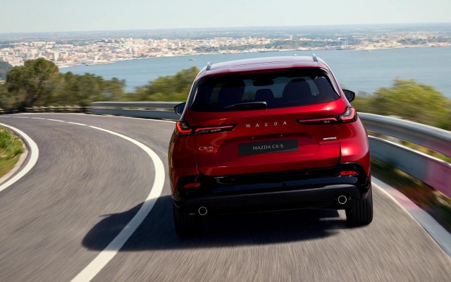 Mazda Motor провела мировую премьеру компактного кроссовера CX-5 нового (третьего по счету) поколения