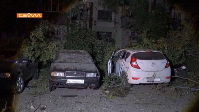 Второй день подряд ВСУ атакуют беспилотниками многоквартирные дома — сегодня дрон попал в здание в Курске