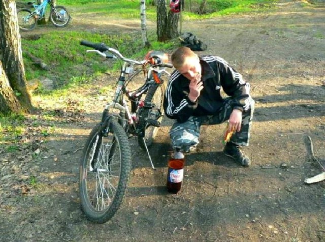 Чуть не отжали велик)