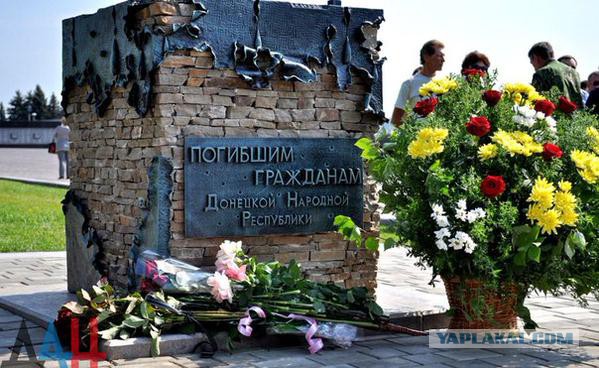 В Донецке открыт памятник погибшим мирным жителям
