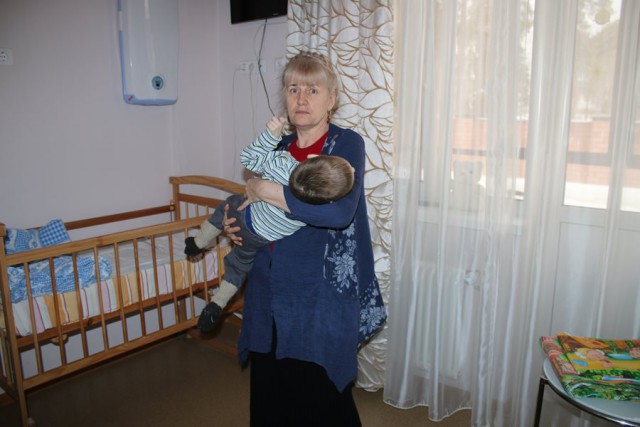 История 2-летнего парализованного мальчика, у которого умерла мама