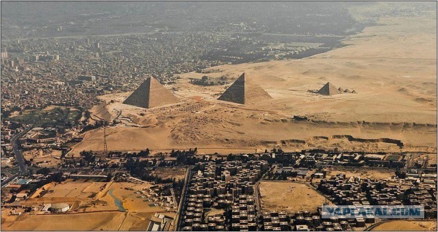 Одни уверены, что Египетские пирамиды построили инопланетяне, другие отрицают. Кто прав?