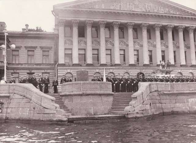 Аврора уходит на ремонт - 1984