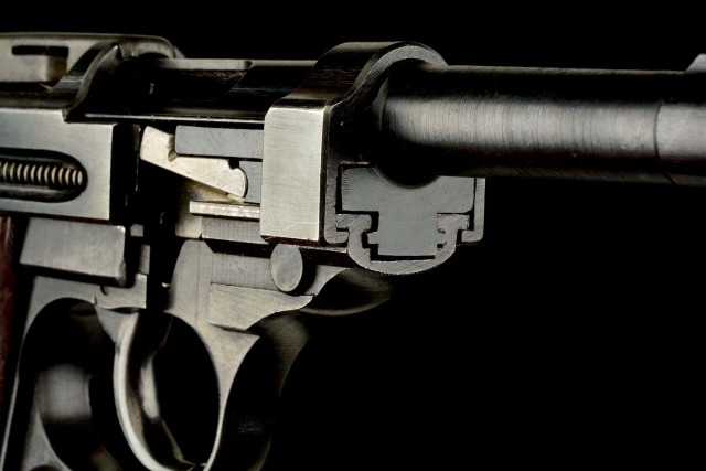 Parabellum и Walther P38 изнутри. Красивых фото в разрезе пост.