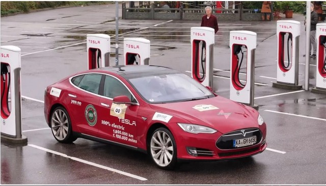 Tesla Model S смогла проехать 1,9 млн километров, но при этом пришлось 13 раз заменить двигатель