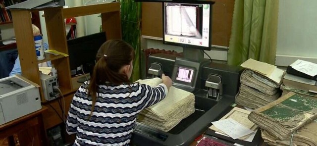 Россиянам начали сокращать зарплату