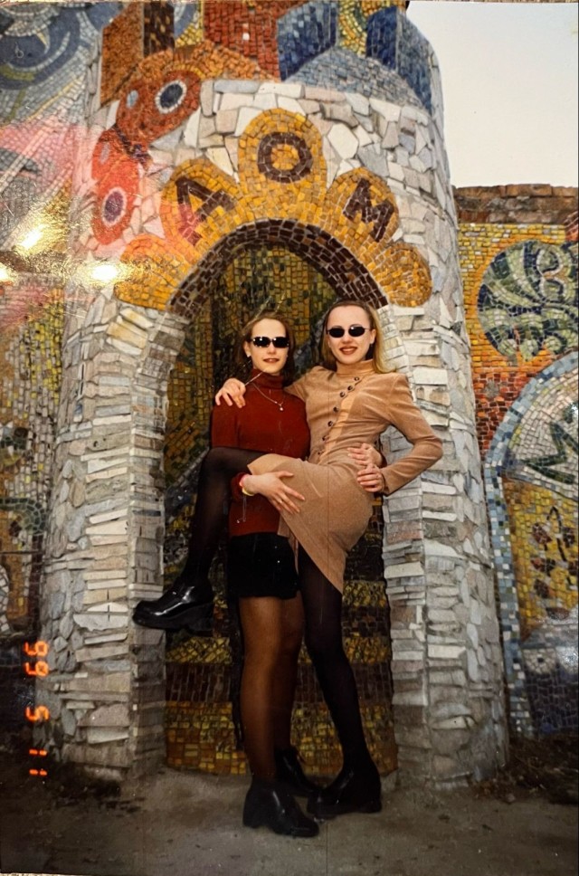 Девчата из 90-х и 00-х