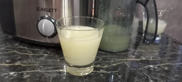 Яблочко от яблони