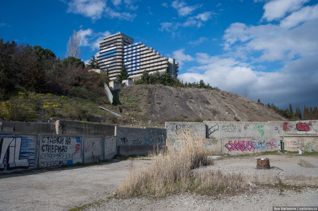 Алушта: курорт-антиутопия