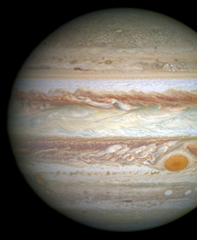 Юпитер исследуют не только земляне