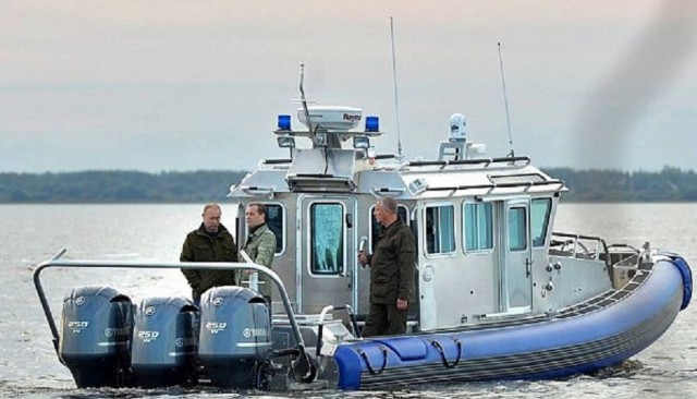 Рыбалка с президентом на озере Ильмень.