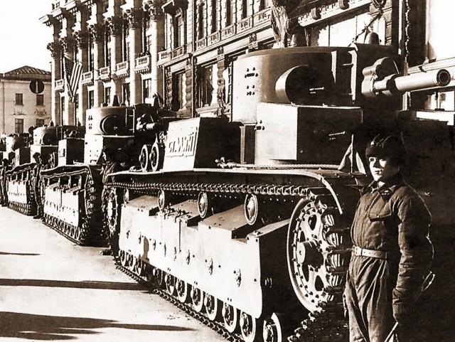 Фотографии связанных с историей Красной и Советской Армии.