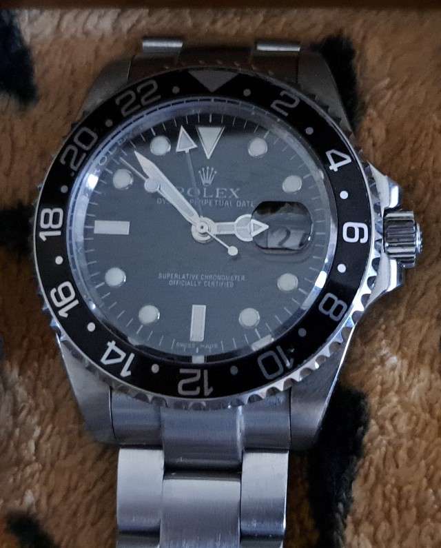 На дне Тихого океана нашли работающие часы Rolex