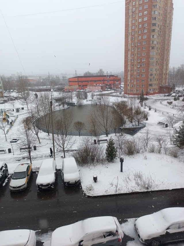 Москву завалило снегом. В столицу вернулась зима из-за циклона «Зион»