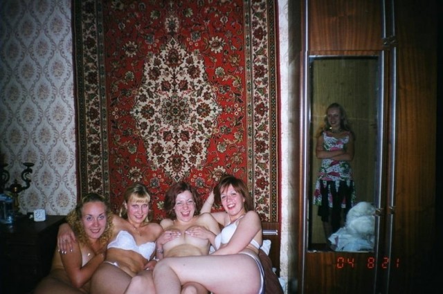 Девчата из 90-х и 00-х