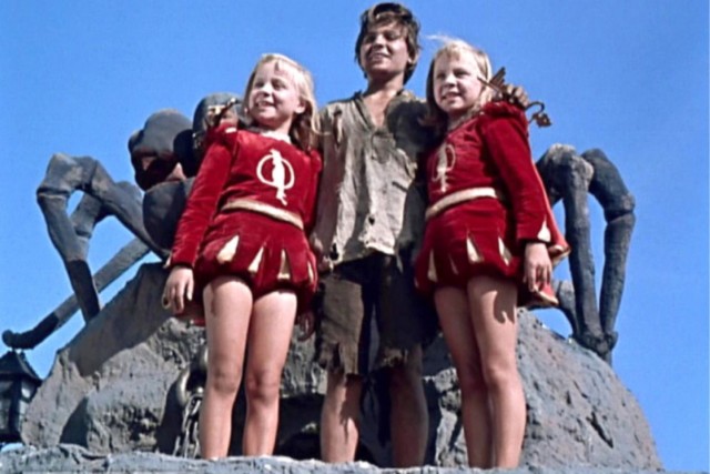 23 октября 1953 года в Москве родились сестры-близнецы Ольга и Татьяна Юкины