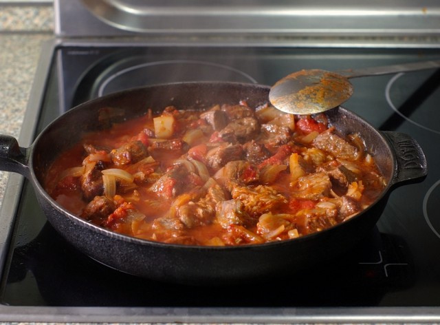 Гуляш с гречкой