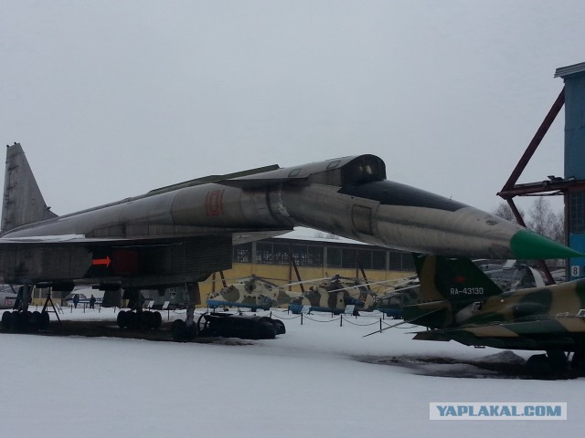 Величие былой державы: Ударно-разведывательный бомбардировщик-ракетоносец Су-100 или Т-4 «Сотка»