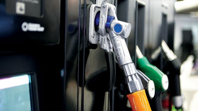 На десятках российских автозаправок нашли вирус для недолива бензина