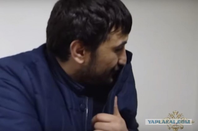 Аж шестеро здоровых лбов пошли войной на один маленький автосалончик на Рязанском проспекте в Москве