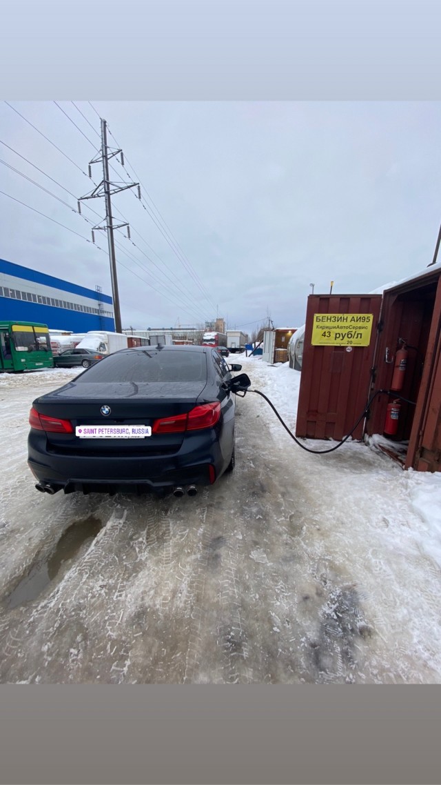 Тем временем на заправках страны