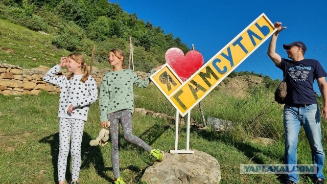 В Каспийске местный с ножом напал на туриста и его семью